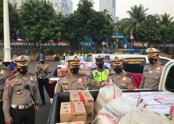 Polda Metro Jaya Bagikan Ribuan Kg Beras dan Kebutuhan Pokok Lainnya Kepada Masyarakat Yang Membutuhkan