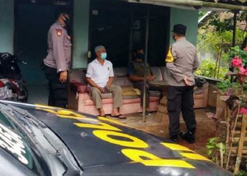 Cegah Covid-19, Polisi Edukasi Protokol Kesehatan ke Rumah Warga Kudus