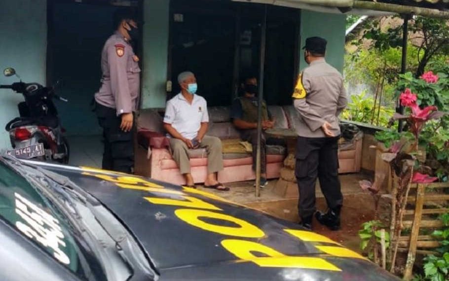 Cegah Covid-19, Polisi Edukasi Protokol Kesehatan ke Rumah Warga Kudus