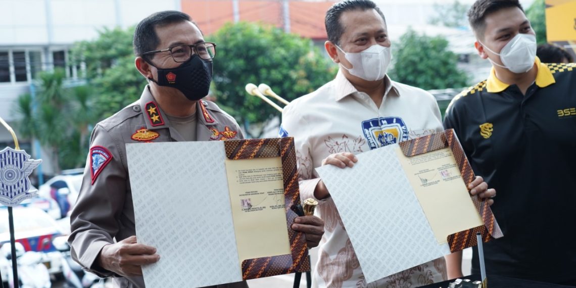 Korlantas terima hibah 10 motor listrik dari IMI