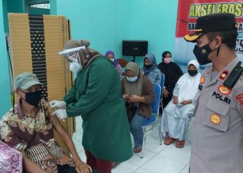 Trik Jitu Polisi Mengakselerasi Vaksinasi Massal di Pemalang