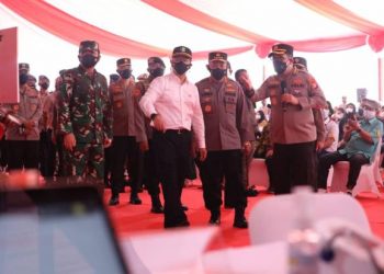 Menkes, Kapolri dan Panglima TNI Tinjau Pelaksanaan Vaksinasi Covid-19 Massal di Mabes Polri