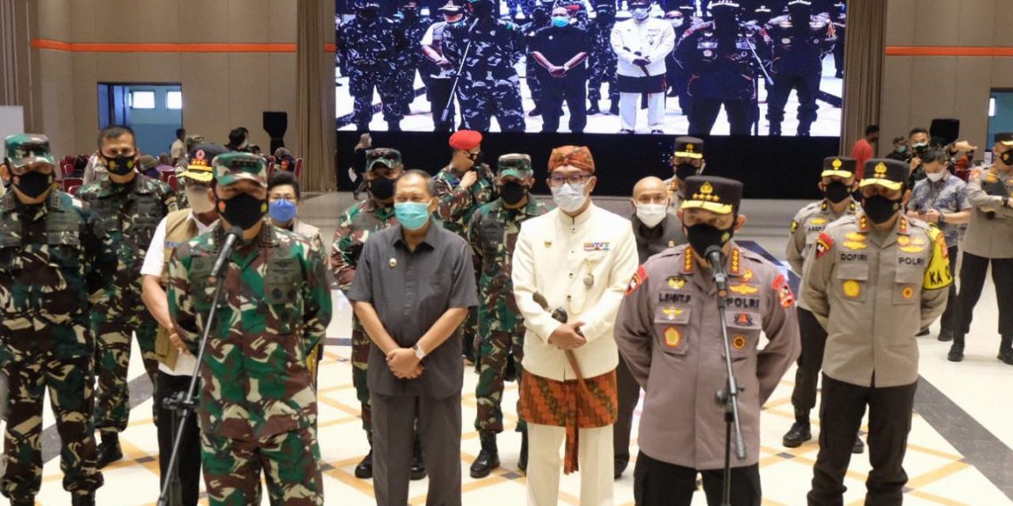 Di Bandung, Panglima TNI dan Kapolri Minta Warga Tetap Disiplin Prokes