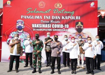 Panglima TNI, Kapolri Bersama Kepala BNPB Tinjau Pelaksanaan Vaksinasi Di Grobogan