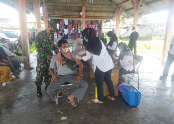 Polsek Pratim Kawal Vaksinasi Covid-19 di Pasar Ganti