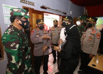 Kapolri Bersama Panglima TNI Keliling Jabar, DIY, Jatim dan Jateng Tinjau Vaksinasi Massal dan Pos Penyekatan