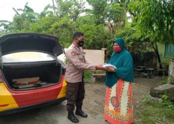 Melalui Baksos Polsek Gantarang Salurkan Bantuan Sembako Kepada Warga Kurang Mampu