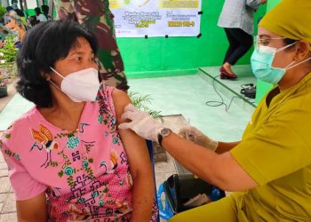 TNI-Polri dan Parna Raya Group Serbu Samosir dengan Vaksinasi Massal