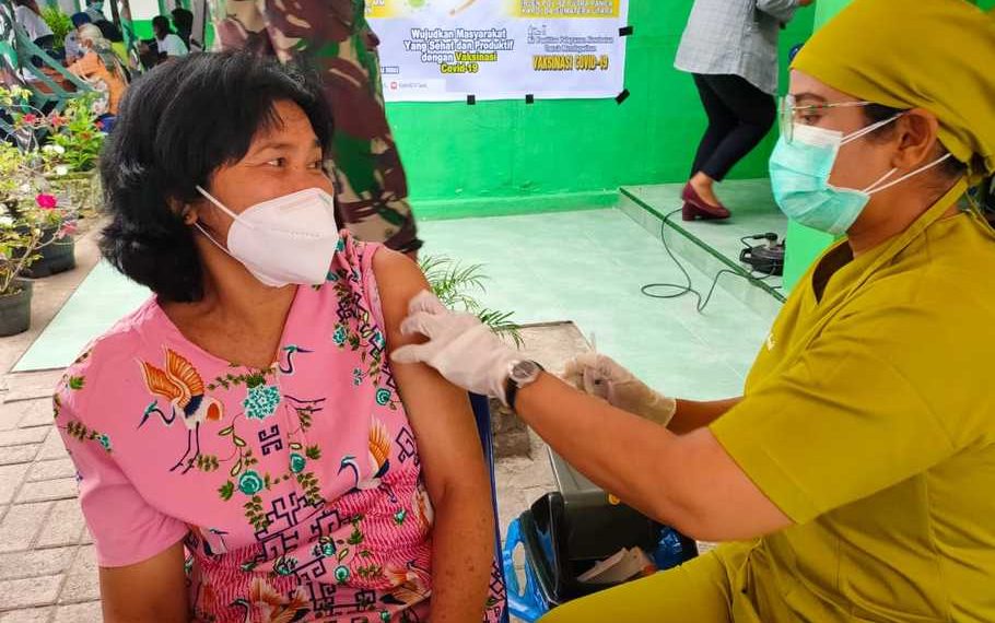 TNI-Polri dan Parna Raya Group Serbu Samosir dengan Vaksinasi Massal