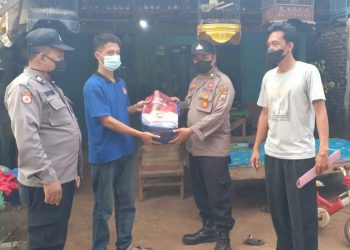 Polsek Gringsing Bersama Pemdes Kutosari Salurkan Bansos Pemerintah