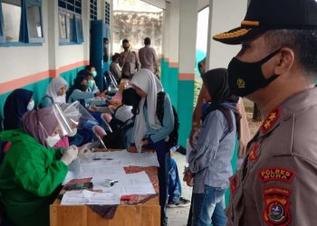 Kapolres Muna, Memantau Langsung Giat Vaksinasi Pelajar SMP di Raha.