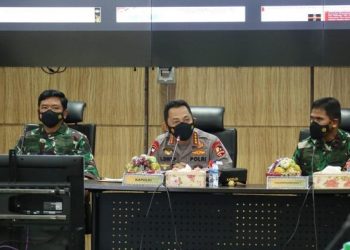 Kapolri Bersama Panglima TNI Pimpin Rapat Pengendalian Covid-19 Bersama Forkopimda Sumbar