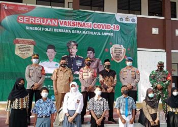 Mabes Polri dan Gema Mathla’ul Anwar Vaksinasi 4.200 Pelajar dan Warga