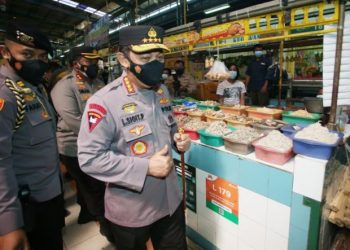 Tinjau Vaksinasi Massal, Ini Pesan Kapolri untuk Para Buruh