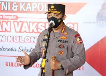 Vaksinasi dan Bansos di Yogyakarta, Kapolri Ingatkan Warga Disiplin Prokes di Sektor Ekonomi 