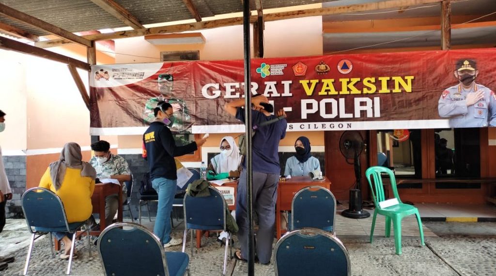 Gerai Vaksinasi TNI-POLRI Sukses Digelar Polsek Anyer, Kapolsek: Ayo Vaksin!