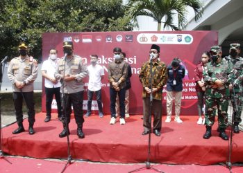 Kapolresta Malang Kota Dampingi Wakapolda Jatim Tinjau Vaksinasi Massal di Kampus UIN Malang