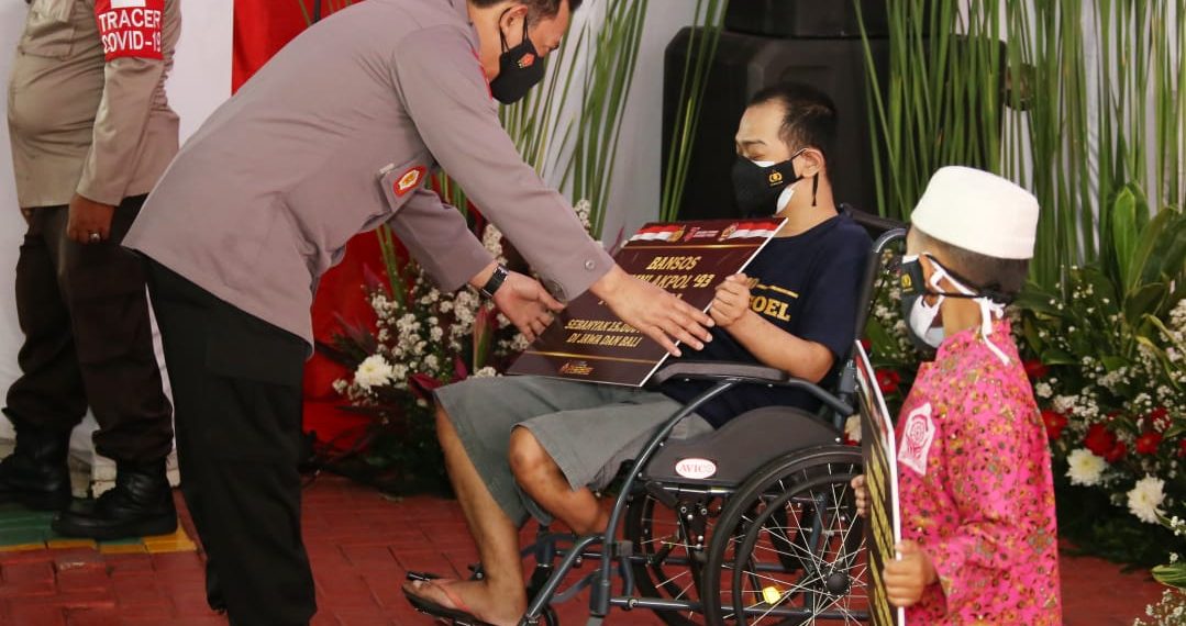 Kapolri Minta Jajaran Terus Bantu Warga dan Gelorakan ‘Ayo Pakai Masker dan Ayo Segera Vaksin’