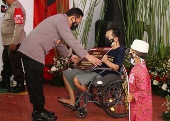 Kapolri Minta Jajaran Terus Bantu Warga dan Gelorakan ‘Ayo Pakai Masker dan Ayo Segera Vaksin’