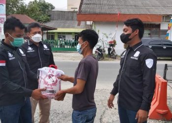 Satreskrim Polres Tanjungbalai Gelar Bansos Peduli Kasih Kepada Warga Terdampak COVID-19