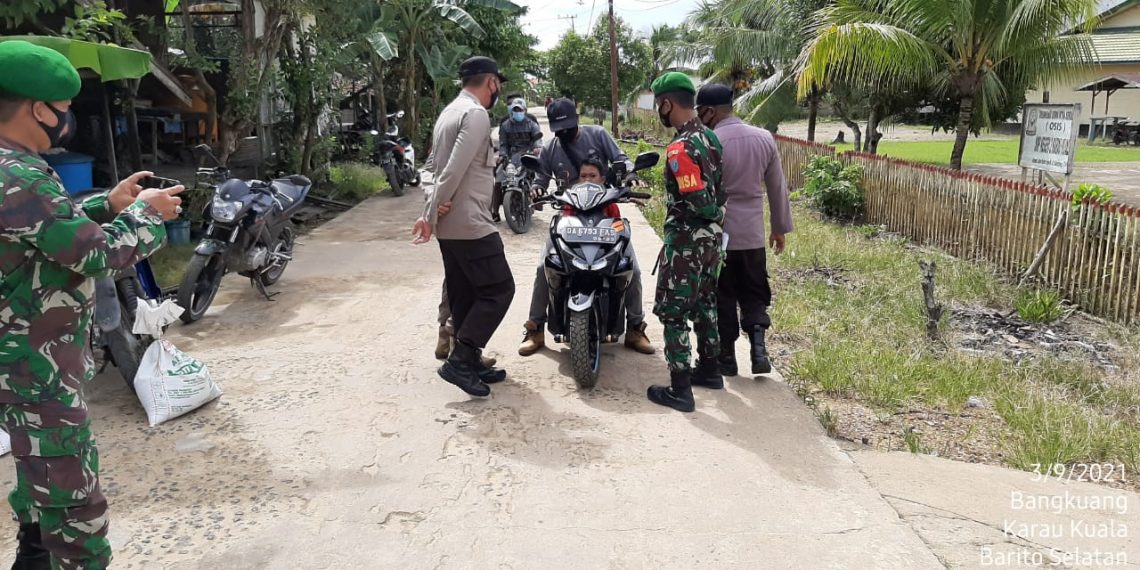 Tertib 5M, Satgas Ops Yustisi Karau Kuala Ajak Masyarakat di Pasar Selalu Disiplin Prokes