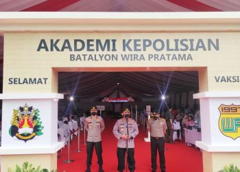 Tinjau Vaksinasi Akpol 97, Kapolri: Pertumbuhan Ekonomi Diiringi Strategi Pengendalian Covid-19