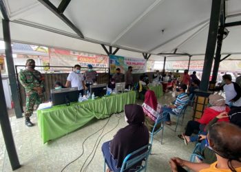 TNI-Polri Kawal Vaksinasi Lansia dan Pra Lansia di Balai Desa Jatimulyo Kauman Tulungagung