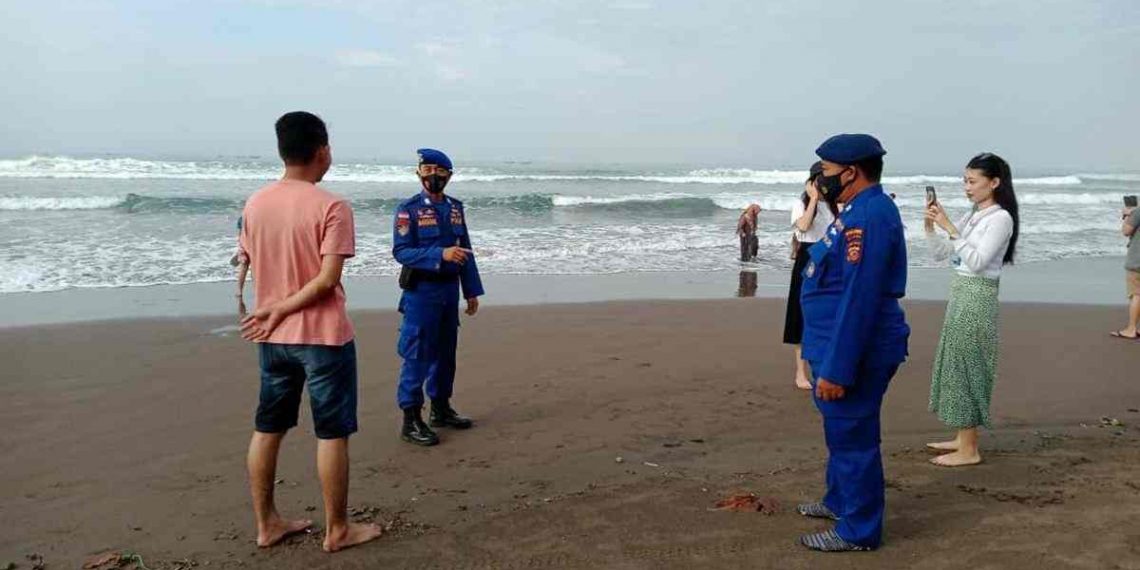 Polisi Awasi Penerapan Prokes di Objek Wisata Pantai Pangandaran