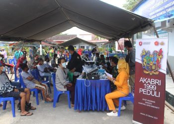 Sinergitas TNI-POLRI Gelar Vaksinasi Masal Di Kabupaten Biak Numfor 