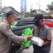 Tim Jumat Barokah Bidhumas Polda Banten Bagikan Paket Sembako Kepada Masyarakat Terdampak Pandemi