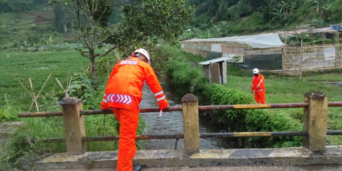 Antisipasi Luapan Air, Patroli SAR Brimob Jabar Cek Sungai Cikidang