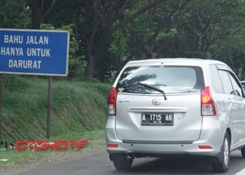 Jangan berhenti dibahu jalan