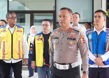 Kakorlantas Polri Irjen Pol Aan Suhanan, bersama tim survei, melanjutkan pengecekan kesiapan jalur tol dari Pos Cikopo, Purwakarta, Jawa Barat, menuju GT Kalikangkung, Jawa Tengah pada Kamis (28/11/2024).