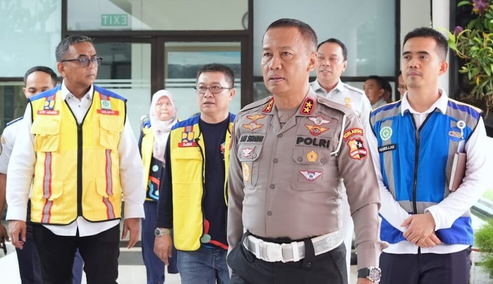 Kakorlantas Polri Irjen Pol Aan Suhanan, bersama tim survei, melanjutkan pengecekan kesiapan jalur tol dari Pos Cikopo, Purwakarta, Jawa Barat, menuju GT Kalikangkung, Jawa Tengah pada Kamis (28/11/2024).