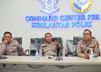 Kakorlantas Polri Irjen Pol Aan Suhanan melakukan pengecekan kesiapan Command Center KM 29 PJR Korlantas Polri di Tol Jakarta - Cikampek