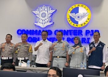 Kakorlantas Polri dan Wamen BUMN Pantau Arus Libur Nataru di Command Center KM 29 Jakarta-Cikampek