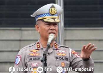 Kepala Korps Lalu Lintas (Kakorlantas) Polri Irjen Pol Aan Suhanan memimpin apel pagi di Lapangan Gedung NTMC Korlantas Polri, Cawang, Jakarta, Kamis (19/12/2024)