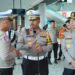 Kakorlantas) Polri Irjen Agus Suryonugroho mendampingi Kapolri Jenderal Listyo Sigit Prabowo dalam meninjau arus mudik melalui udara, mulai dari Pos Terpadu KM 57 Tol Cikampek hingga Pelabuhan Merak