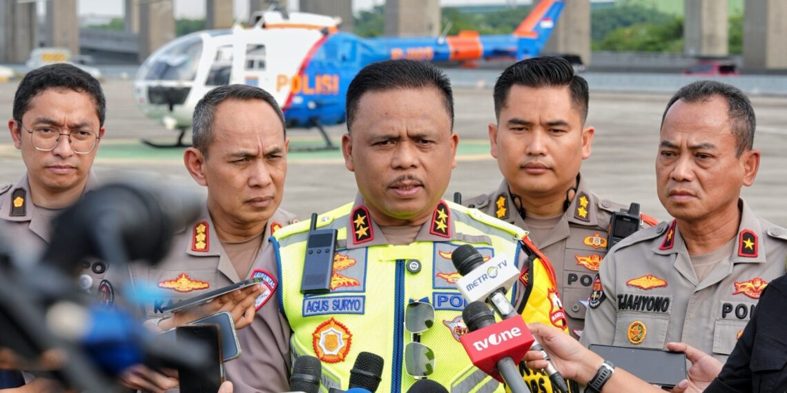 Kakorlantas Polir Irjen Agus Suryonugroho di Command Center Korlantas Polri Km 29 Tol Cikampek