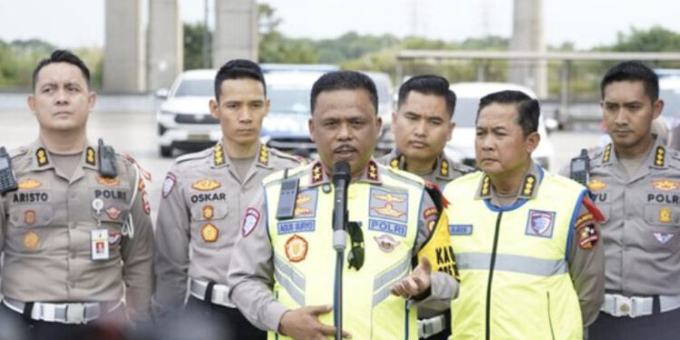 Korlantas Polri memperkuat pengawasan di ruas Tol Jakarta-Cikampek (Japek) khususnya di Km 29