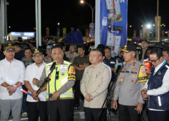Menhub-Kakorlantas Tinjau Pelabuhan Merak dan Ciwandan, Temui Para Pemudik
