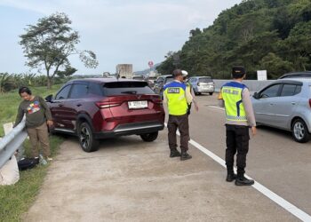 Kecelakaan bus PO Haryanto di Tol Batang–Semarang ditangani dengan pengaturan lalu lintas dan evakuasi kendaraan secara cepat