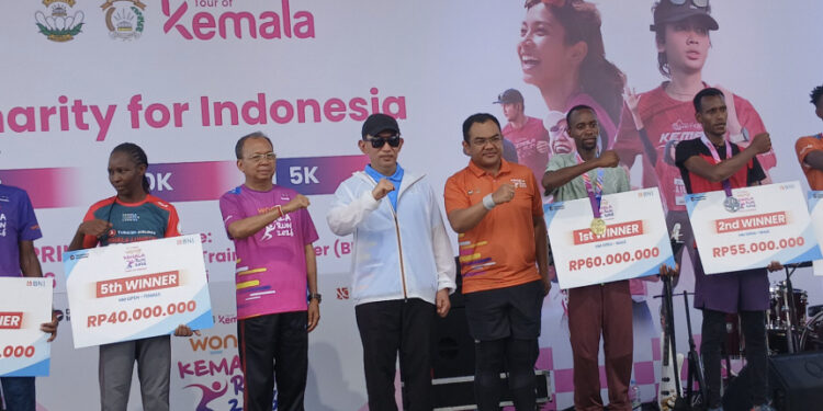 Kapolri Listyo Sigit dan Tedi Bharata Beri Penghargaan bagi Pelari