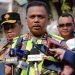 Kakorlantas Polri Irjen Pol. Drs. Agus Suryonugroho, S.H., M.Hum. menyerahkan bantuan sosial kepada warga yang terdampak kebakaran di Kemayoran Gempol, Kebon Kosong, Kemayoran